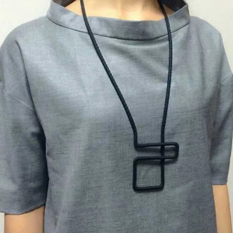 Collar de cuerda negra de diseñador de moda novedosa Para Mujer, colgante de Collar con laberinto Geo, joyería de disfraz Simple Para Mujer 2024